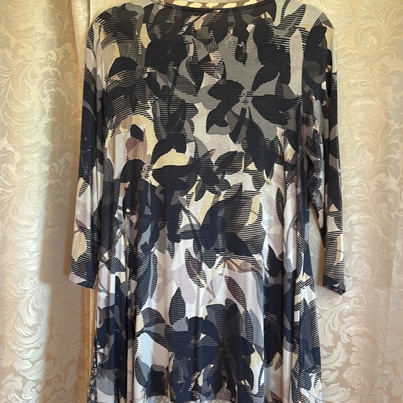 LOGO Tunic - Picture 4 of 4